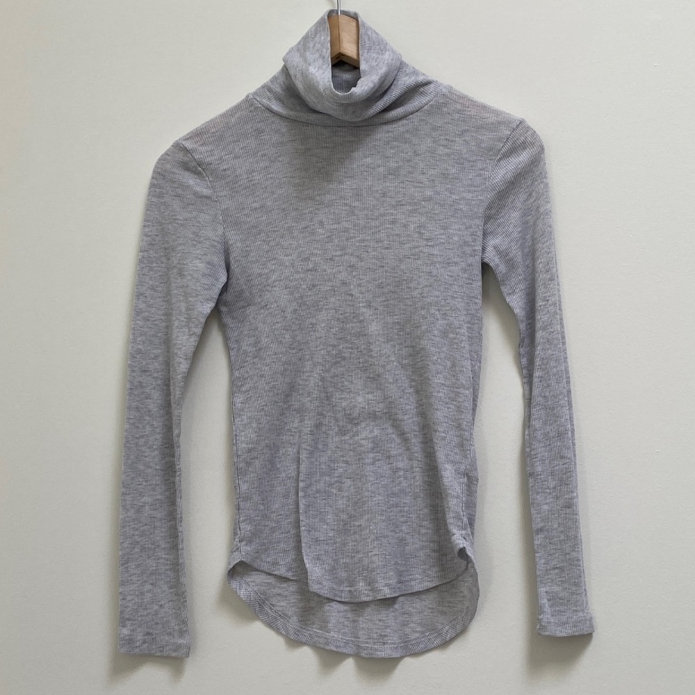 H&M Light Gray Ribbed Turtleneck